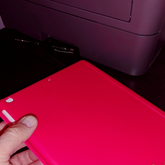 NEVER USED IPad Air Hardcase - Picture 2 of 4